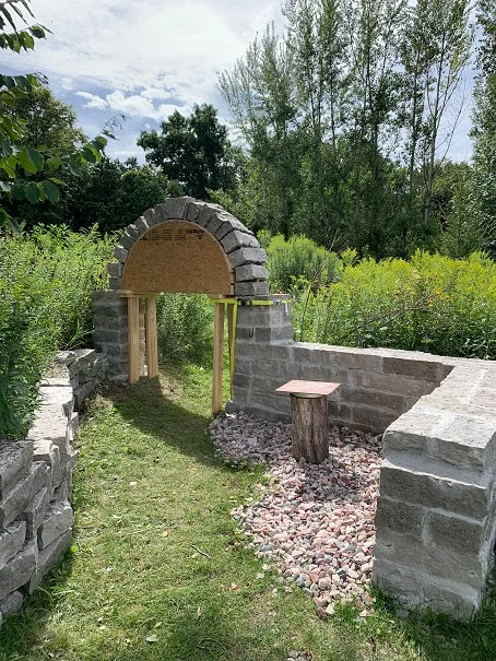 stone arch on falsework, stone arch on wooden frame